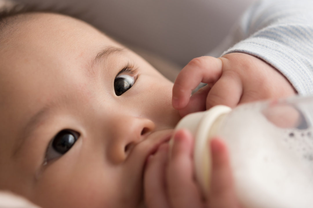 乳児湿疹はいつまで アトピーとの違い 母乳やママの食事との関係は ベビママほっと